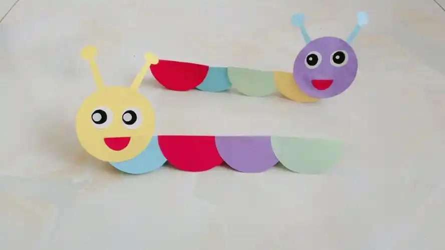 44红太阳幼儿园小班《停课不停学》线上教学第44篇手工制作《可爱的毛