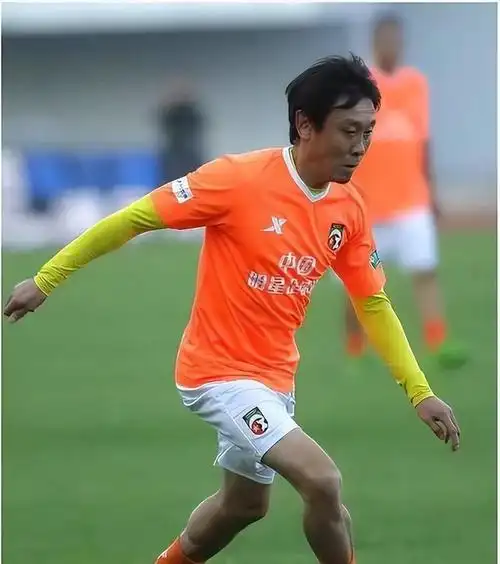 前国家队队员高峰现状:54岁显得憔悴,妻子同样是运动员
