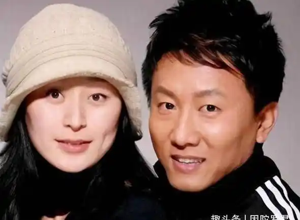 走红,生活中对穷丈夫不离不弃,结婚戒指只值20块_杨雨婷_房子_李明启