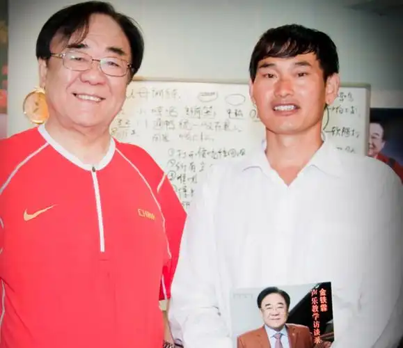 "歌唱家"金铁霖离世一个星期后,遗孀马秋华的选择让人泪目