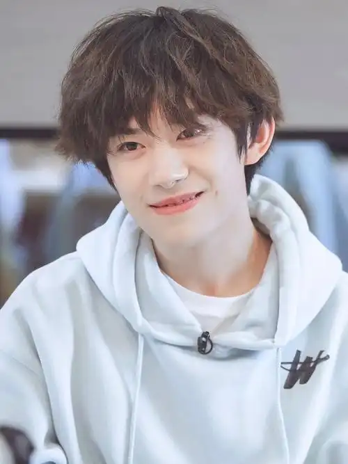 有一种笑容叫做:易烊千玺甜甜的笑