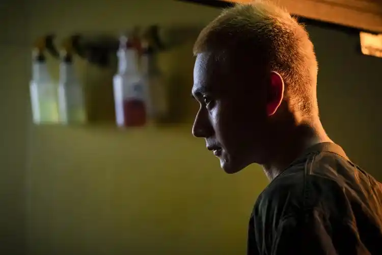 "变色龙"刘冠廷丨人物