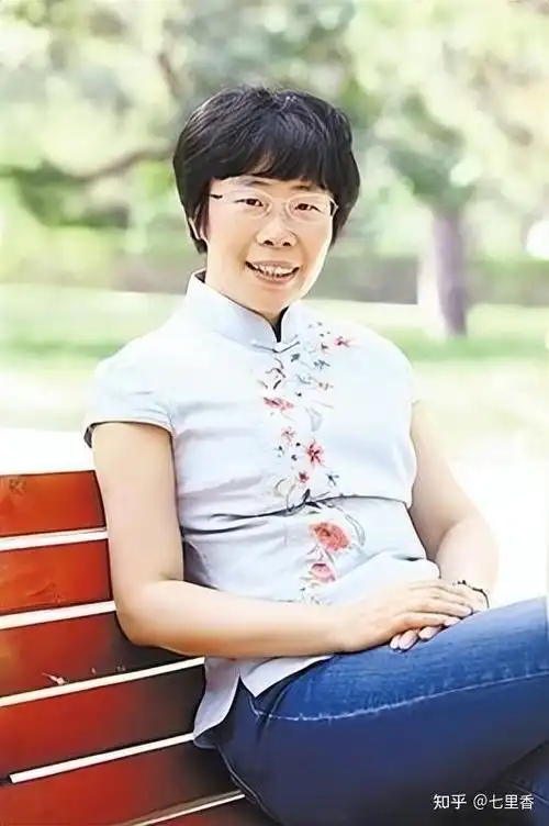 北大才女蒙曼48岁仍未婚被问最想嫁给谁一个名字让全场笑喷