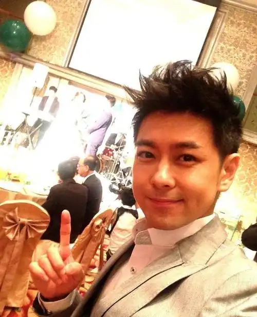 钟汉良与林志颖一样,在娱乐圈中一直被称为"不老神话".