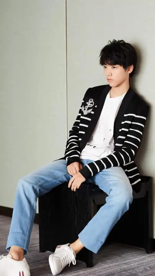 王俊凯帅气图片高清iphone手机壁纸