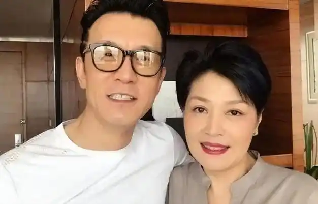 39岁依旧单身|李咏|曹可凡|政治片|历史片|舞林大会|央视主持人|王冠