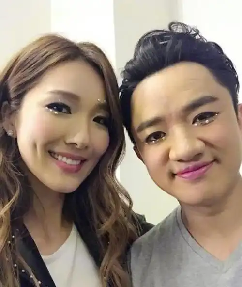 王祖蓝自爆年轻的时候是校草,本以为他在开玩笑,当看到旧照我信了!