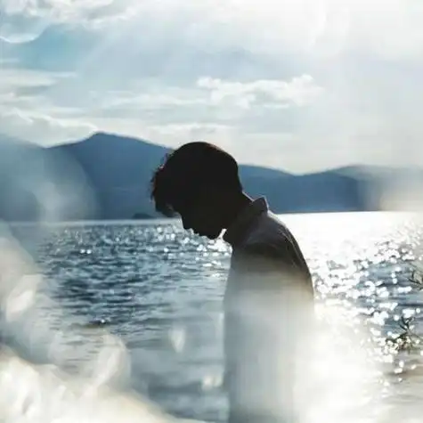 最新安静沉思男生头像图片 简单安静的头像男(2)