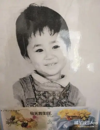 我们找了17个明星的童年照,看看你能认出谁?