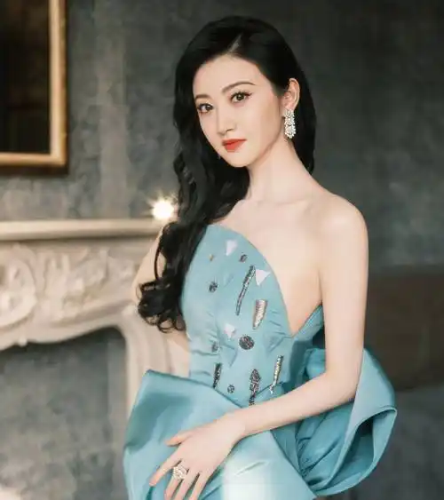 景甜绿色抹胸长裙温柔静谧_细节_精灵_文章