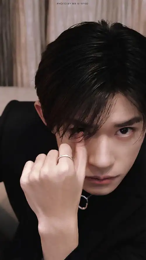 易烊千玺first先锋创作单元先锋召集人##易烊千玺自己拼的图##易