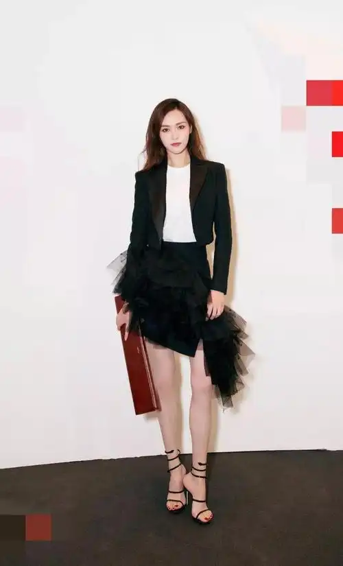 每天美图|唐嫣的高跟鞋美图大赏_网易订阅