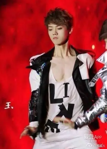 [鹿晗][分享]160716 鹿晗露肉特辑第一弹 少年与男人的魅力