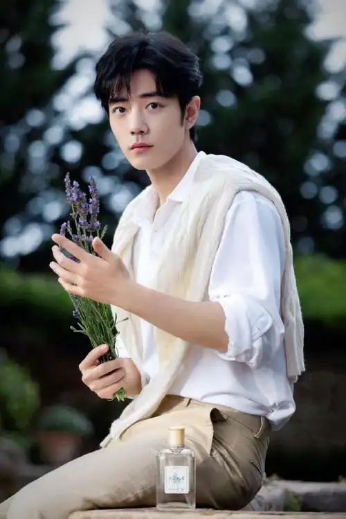 捧花的少年  #肖战工作室快放花絮#  肖战超话