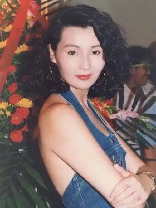 复古港风在这几年成为了"文艺复兴"的代表,这种在80年代非常盛行的