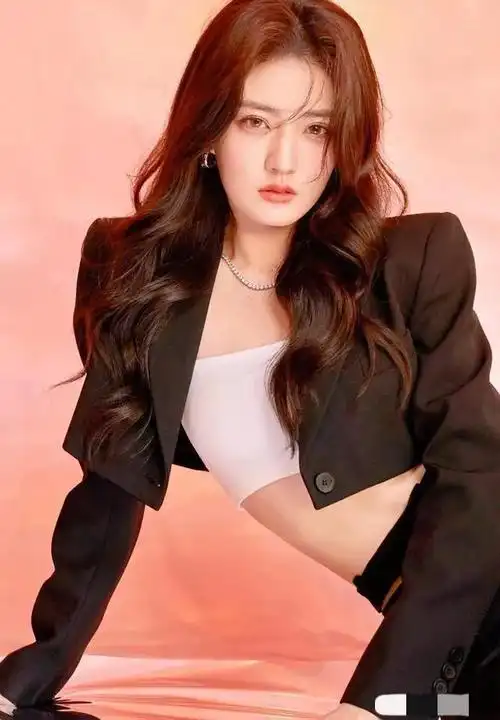 徐璐时尚性感的写真图片曝光简直美翻了