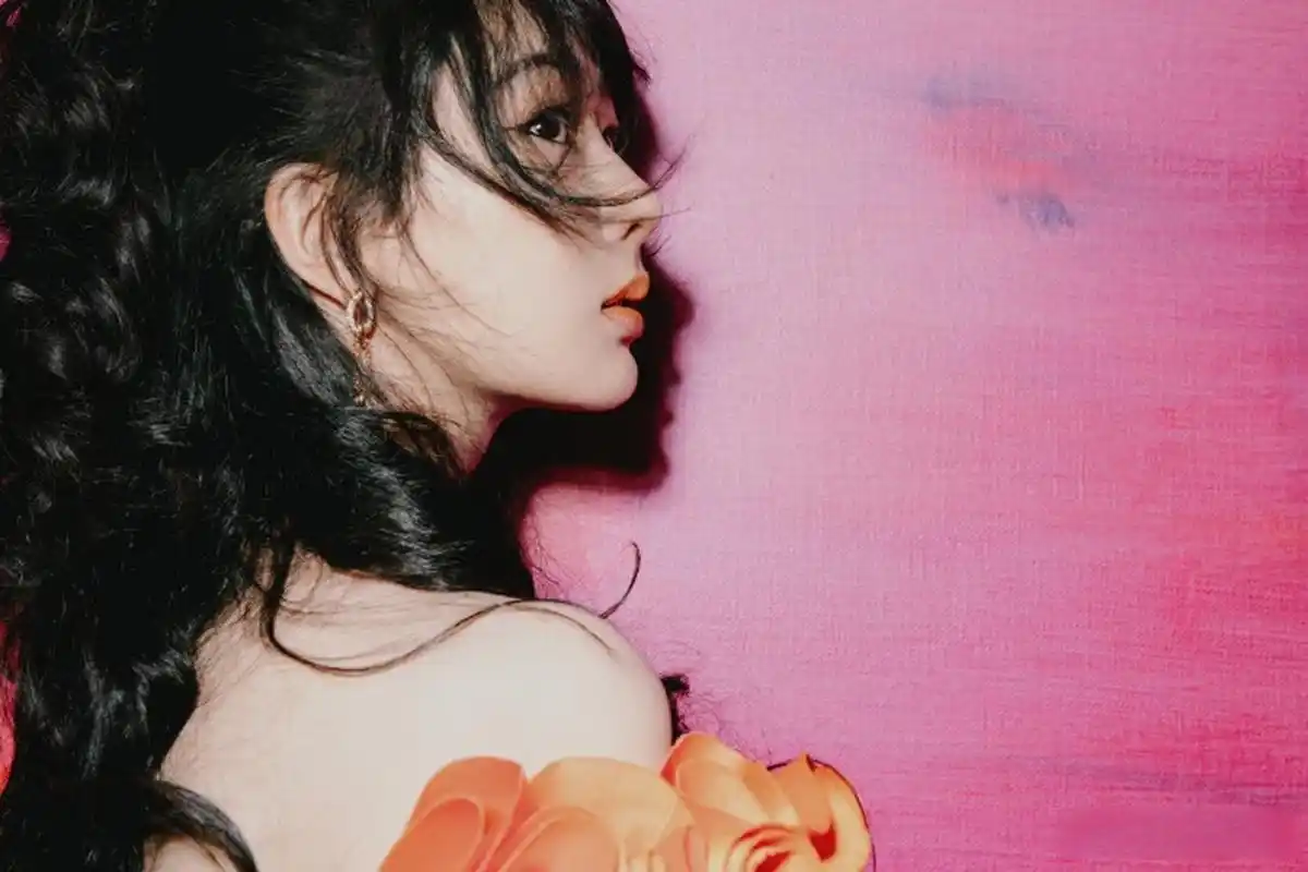 杨紫新妆容@杨紫朋克风油画大片@杨紫 时尚芭莎活动大片释出,黑色