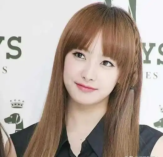 宋茜在出道前呢,一直在北舞学舞蹈.