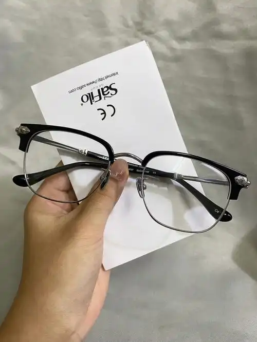 适合所有男生的半框眼镜60干净利落