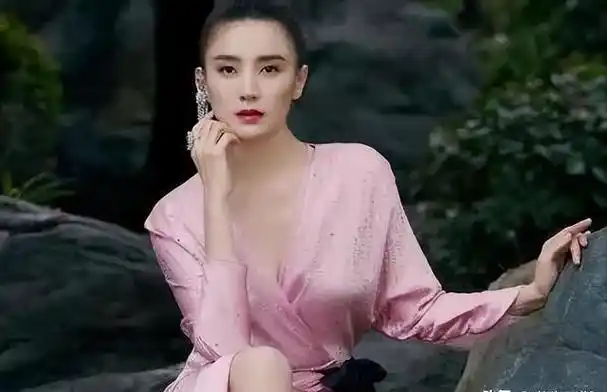 事实证明43岁无人敢娶的宋佳已经走上了一条不归路