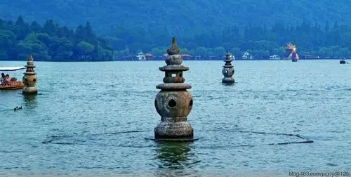 西湖美景三潭映月