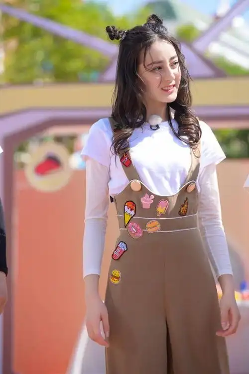 迪丽热巴退出跑男6,第五季造型盘点,喜欢清纯可爱的她吗?