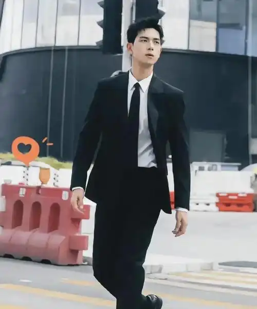 新鲜花美男西装杀黄景瑜24邓为19宋威龙17肖战14嘉伦第5酷盖