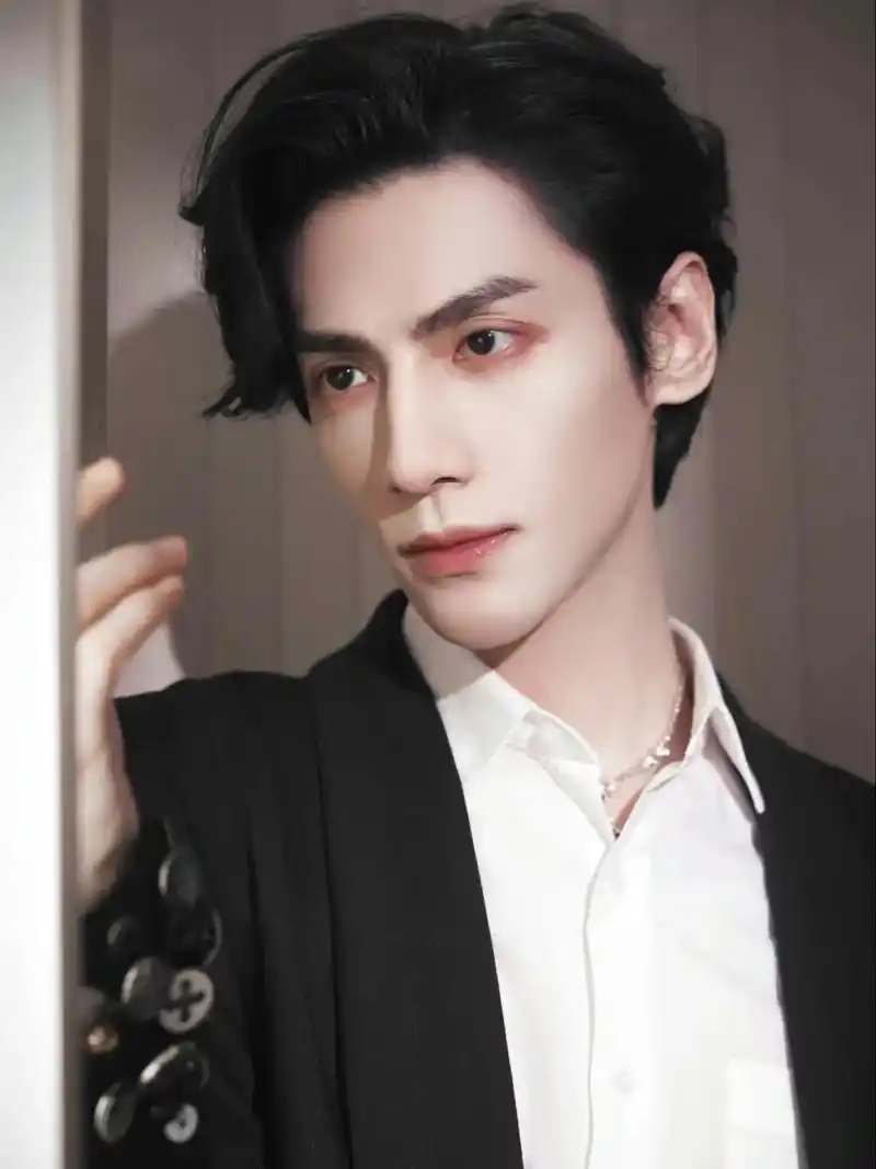 我滴熙神.#罗云熙 #罗云熙西装照 #半个抖音都 - 抖音