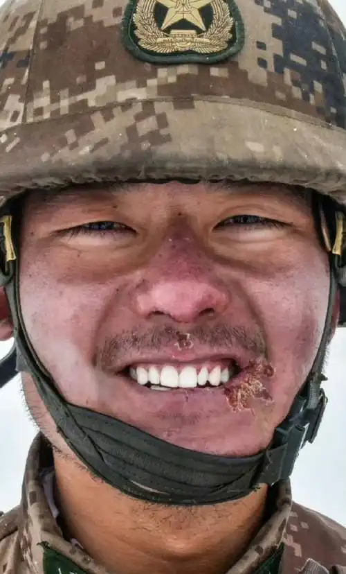 最美,纯洁的笑容!致敬中国军人!