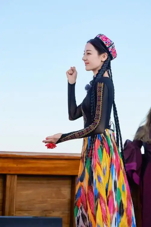 迪丽热巴新疆舞传递民族文化#梦回阿娜尔罕