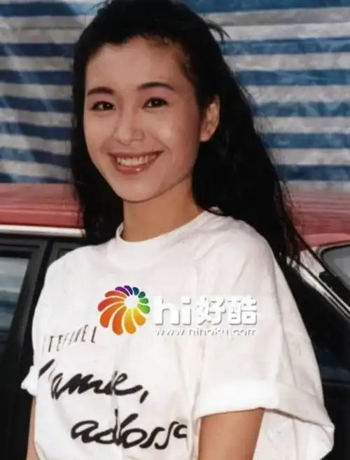 直到2000年,伍咏薇才领到其间 900万.