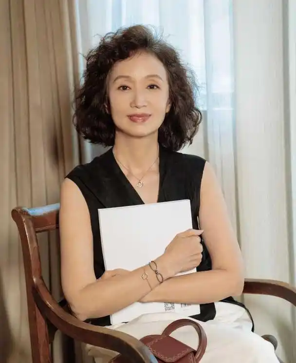 中年女性不想因发型"显老"?选这4款减龄短发,时髦有范儿