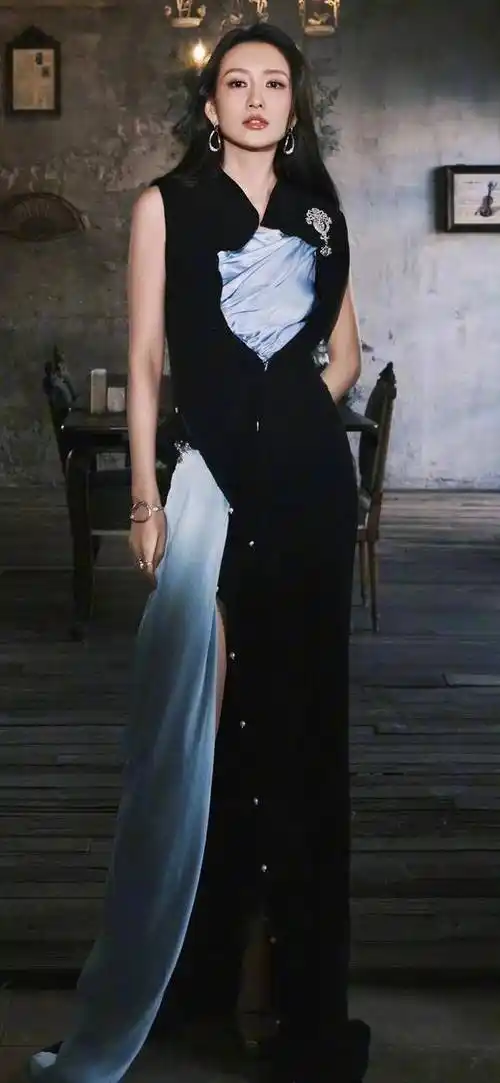 王鸥好有韵味,身穿开叉裙,美腿高跟太勾人