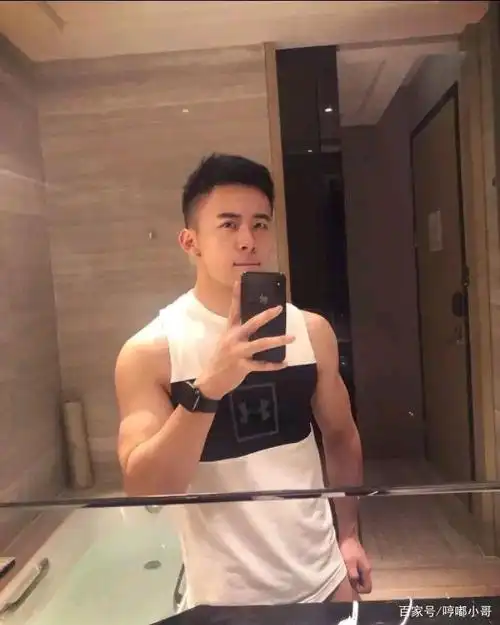 除了上班就会健身的小奶狗,长得好看,身材还这么好,177的身高,真的很