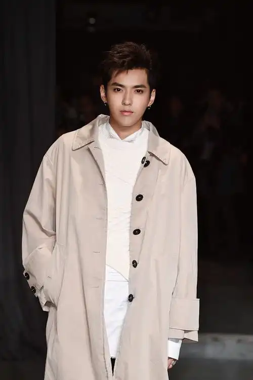 2017吴亦凡burberry 二月时装秀_高清图片大全-爱豆app