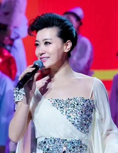 什么缺席央视春晚的大魔王谭晶竟然放了个大招