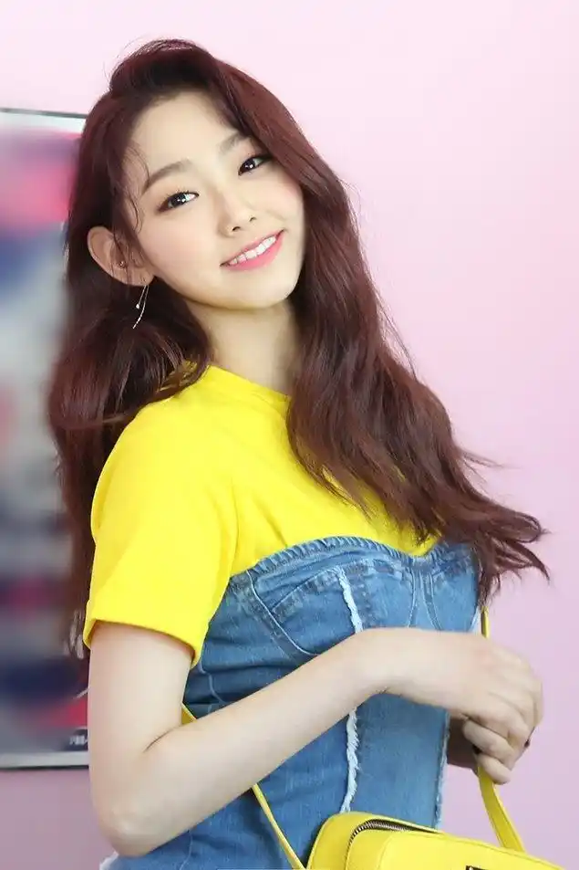 可爱妖精gugudan美娜,像花儿像蝴蝶