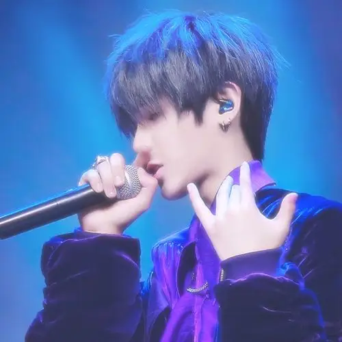 爱豆头像cr.二传注出处 by小乔妹妹的均自截自调图(黄明昊)