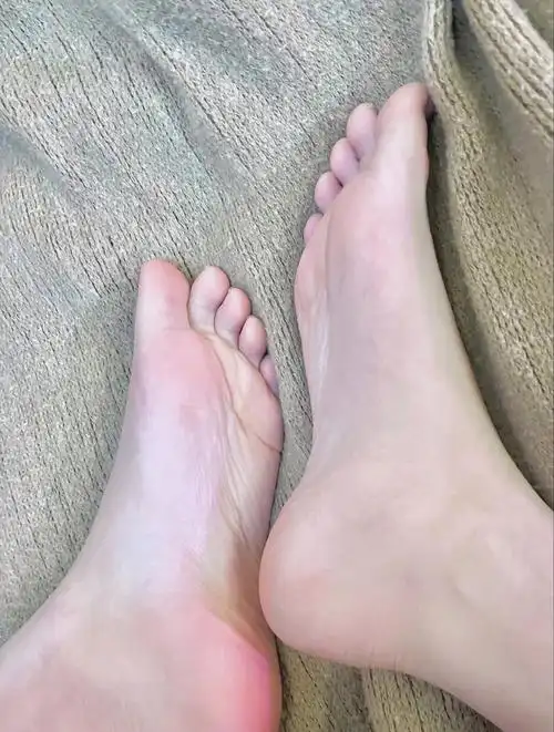 健康始于脚下,人老脚先衰,睡前坚持按摩脚底,受益一辈子!