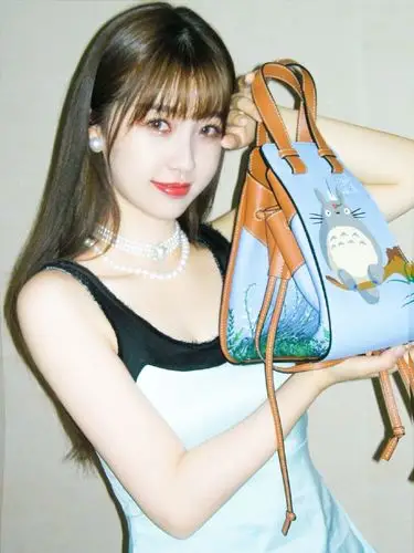 虞书欣背心羽绒娃娃裙