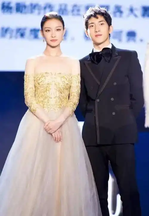 井柏然的眼光真的绝了,恋爱的对象都是气质型的美女,比如前女友倪妮