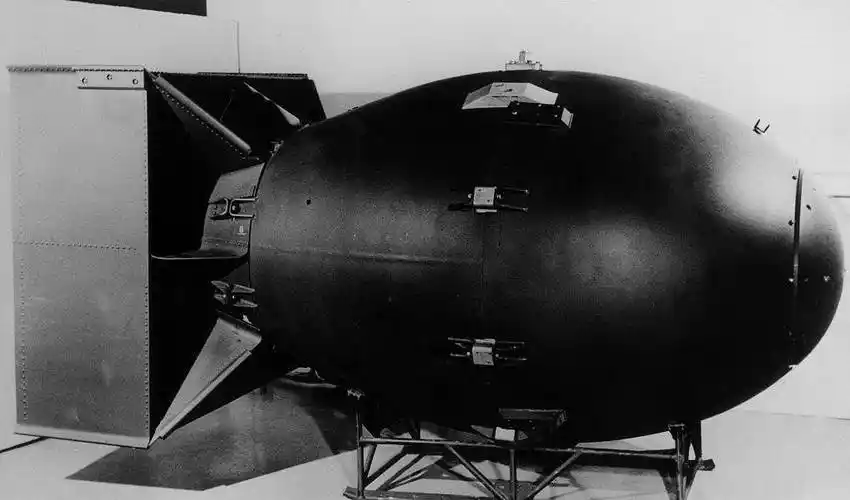 原子弹爆炸后的惨状:10万人当日死亡失踪,图8为幸存者_废墟_胖子_辐射