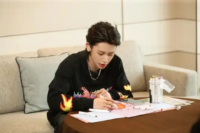 小鬼王琳凯超话《音你而来》第一站【曼谷站】抵达,音乐代号"螺丝人"