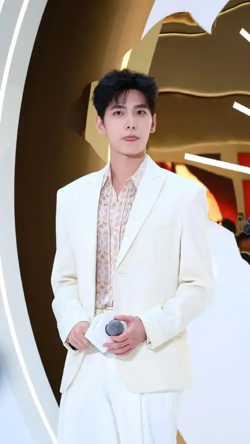 杨洋##突然明白了打扮漂亮的意义