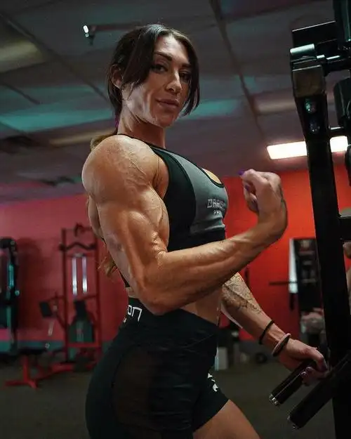 肌肉女神ashleymarielakomowski