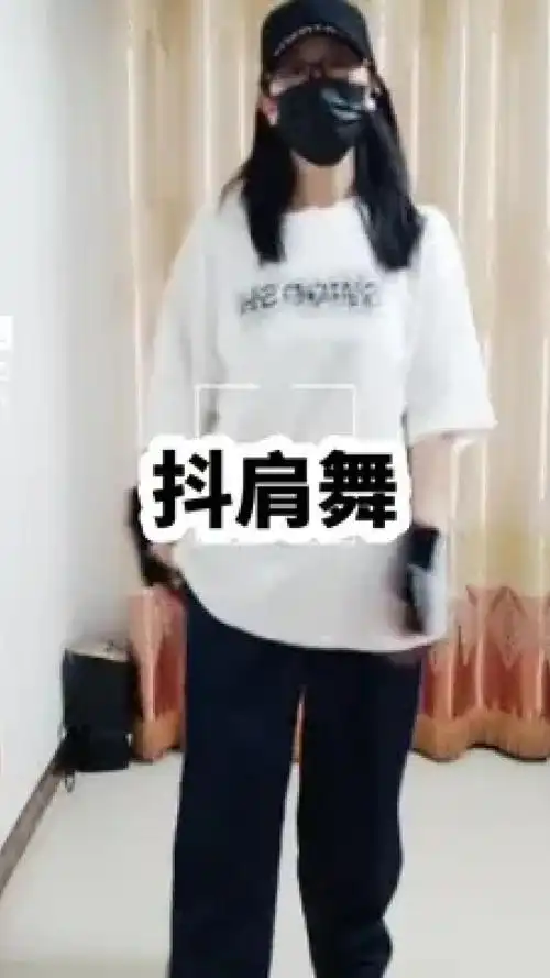 王一博抖肩舞#动感十足 #浅跳一下 #随意摇摆 #王一博