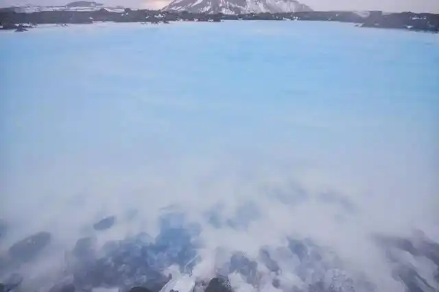 冰岛莹蓝色冰河湖每分钟都是不同的色彩