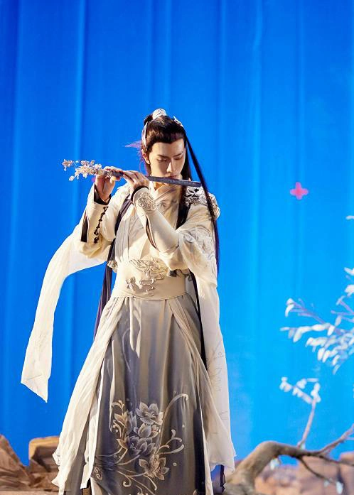 天涯明月刀王一博演移花造型一公开就炸比蓝忘机还帅