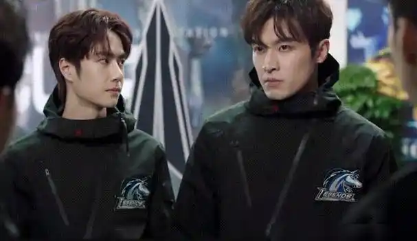 肖战爱请客被叫战总高泰宇因王一博叫战哥调侃二人获正主回应