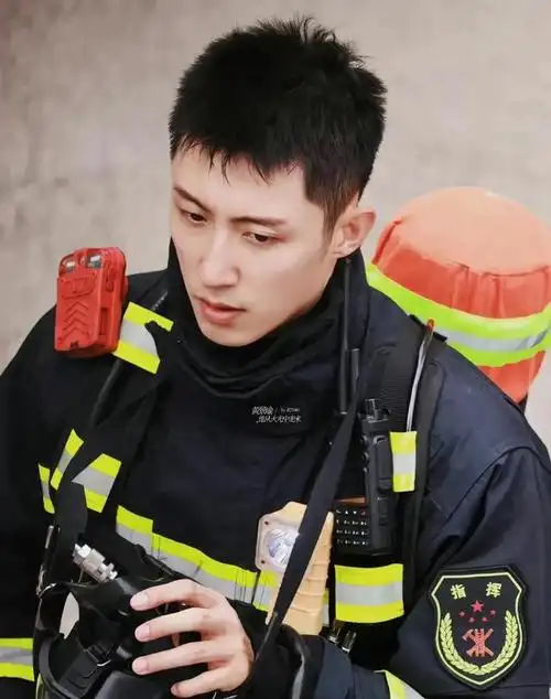 于适与黄景瑜,天选姬发跟硬汉特种兵!谁的男性荷尔蒙最爆棚?